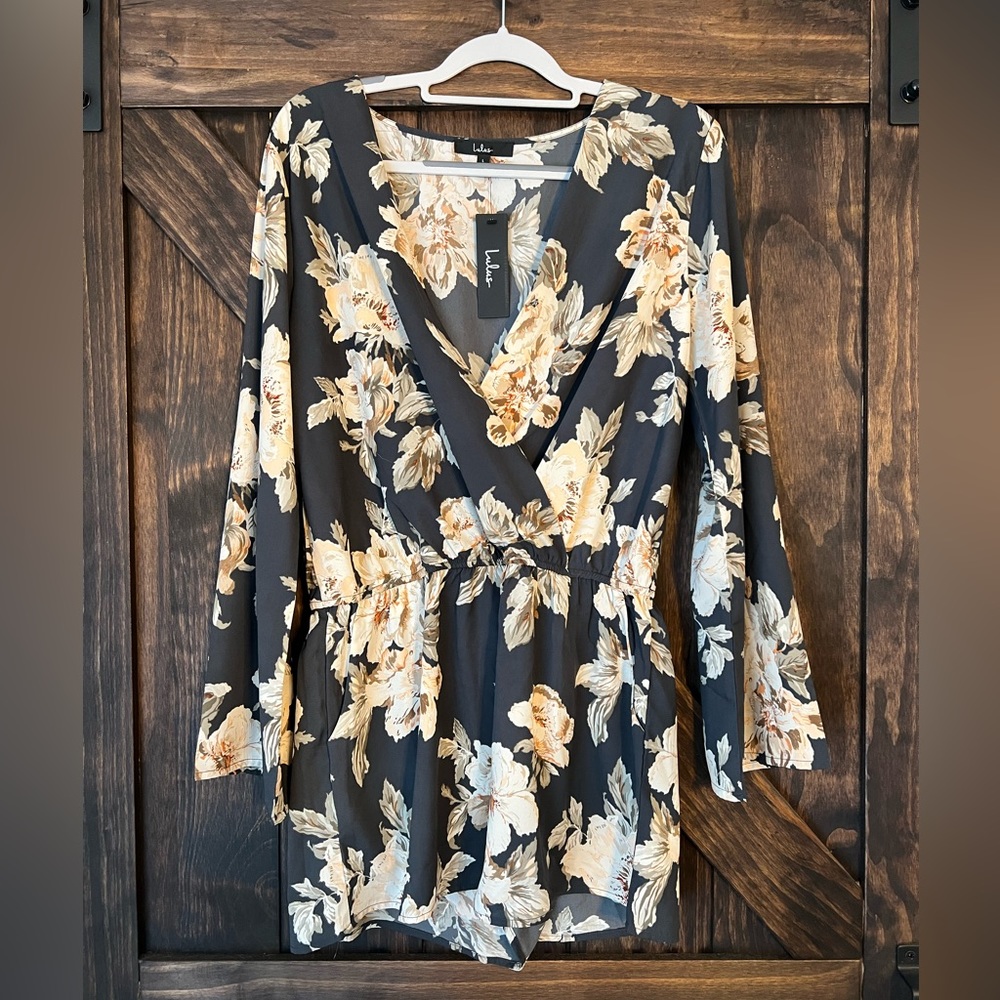Lulu’s Navy Floral Romper Size Large